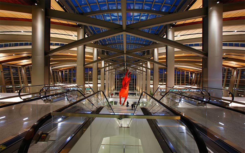 This suspended sculpture was installed as the centerpiece of several art exhibits commissioned by the Sacramento Metropolitan Arts Commission. Ronstan provided multiple ACS2 Stainless Steel Cables that bear the full weight of the suspended sculpture yet appear nearly invisible in contrast to the bright red rabbit.