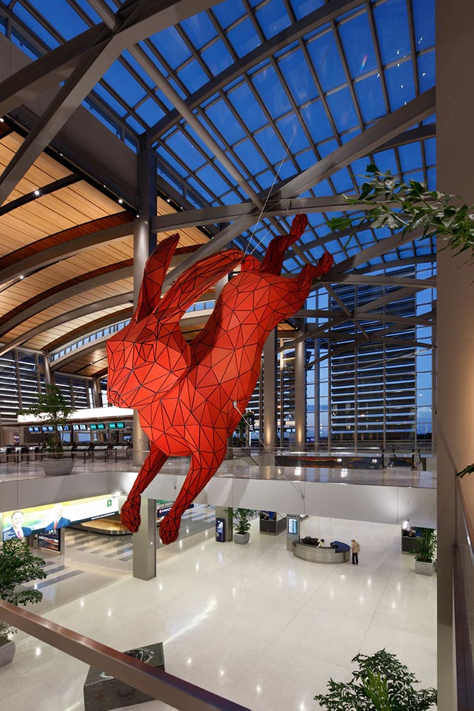 This suspended sculpture was installed as the centerpiece of several art exhibits commissioned by the Sacramento Metropolitan Arts Commission. Ronstan provided multiple ACS2 Stainless Steel Cables that bear the full weight of the suspended sculpture yet appear nearly invisible in contrast to the bright red rabbit.